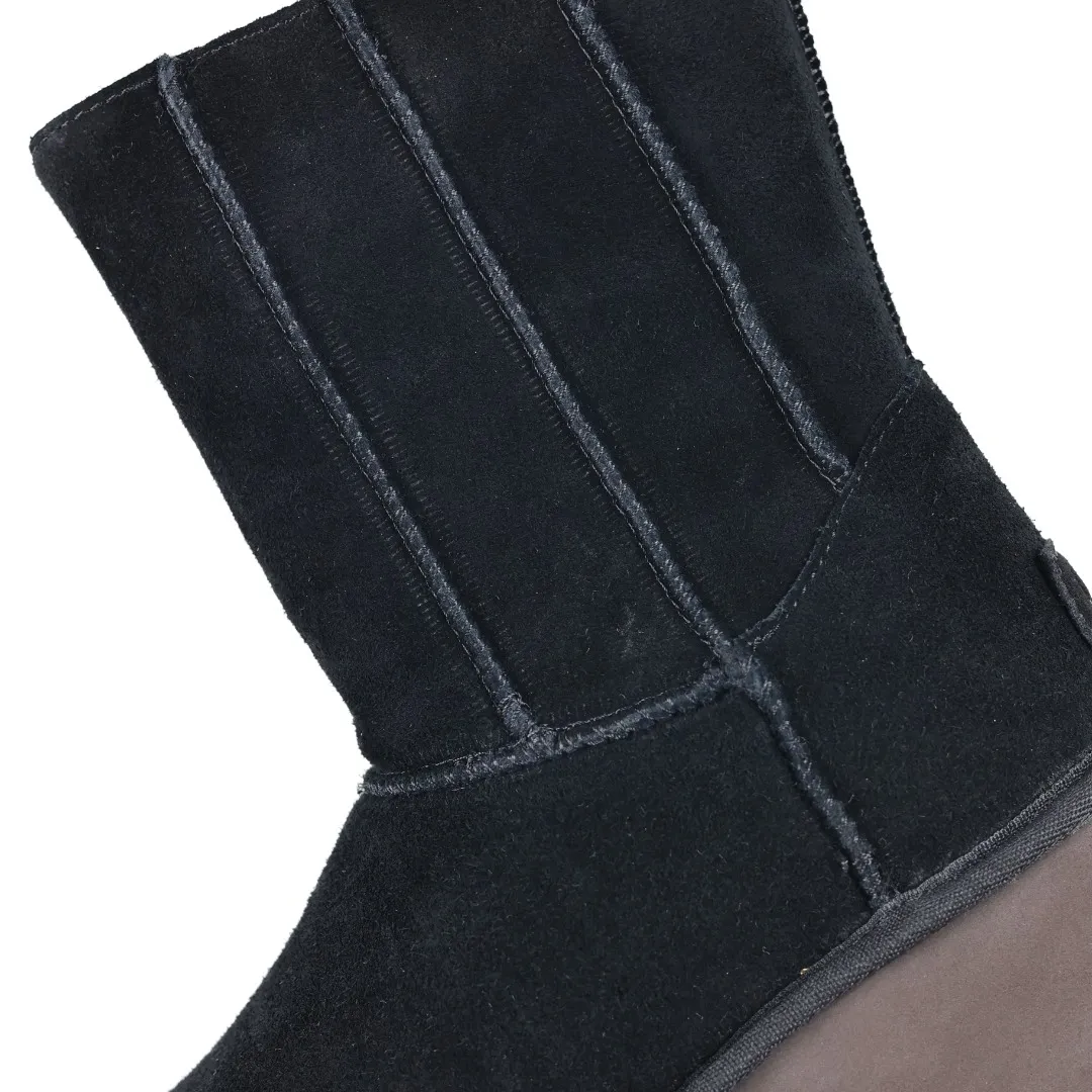 Pick up locally 💰700 Core recommended good price It is a very suitable choice for home furnishings. In the new year, uug launched a series of styles, which are partial to the preferences of young consumers and have also moved to the forefront of fashion trends. Shoe body material: water-repellent coated suede upper, 17 mm UGGPURE™ implantable wool insole, lightweight non-slip and comfortable rubber outsole, with brand LOGO and trademark, with full packaging Size: 35 36 37 38 39 40